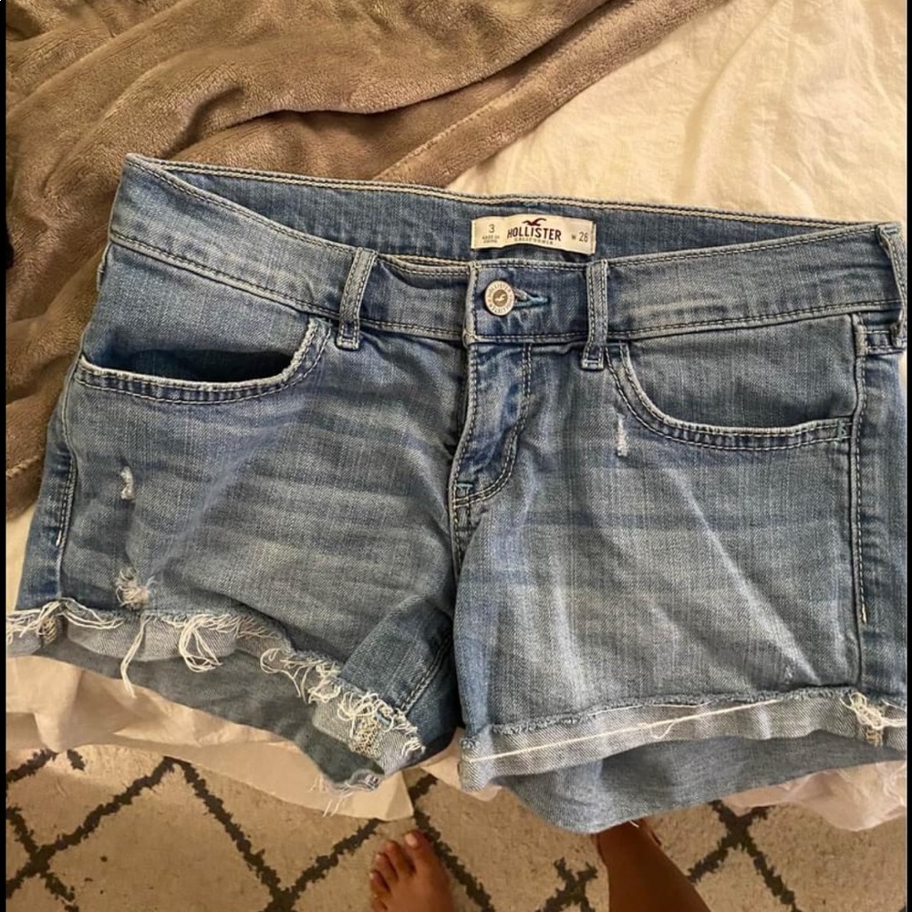 HOLLISTER MINI SHORTS!!